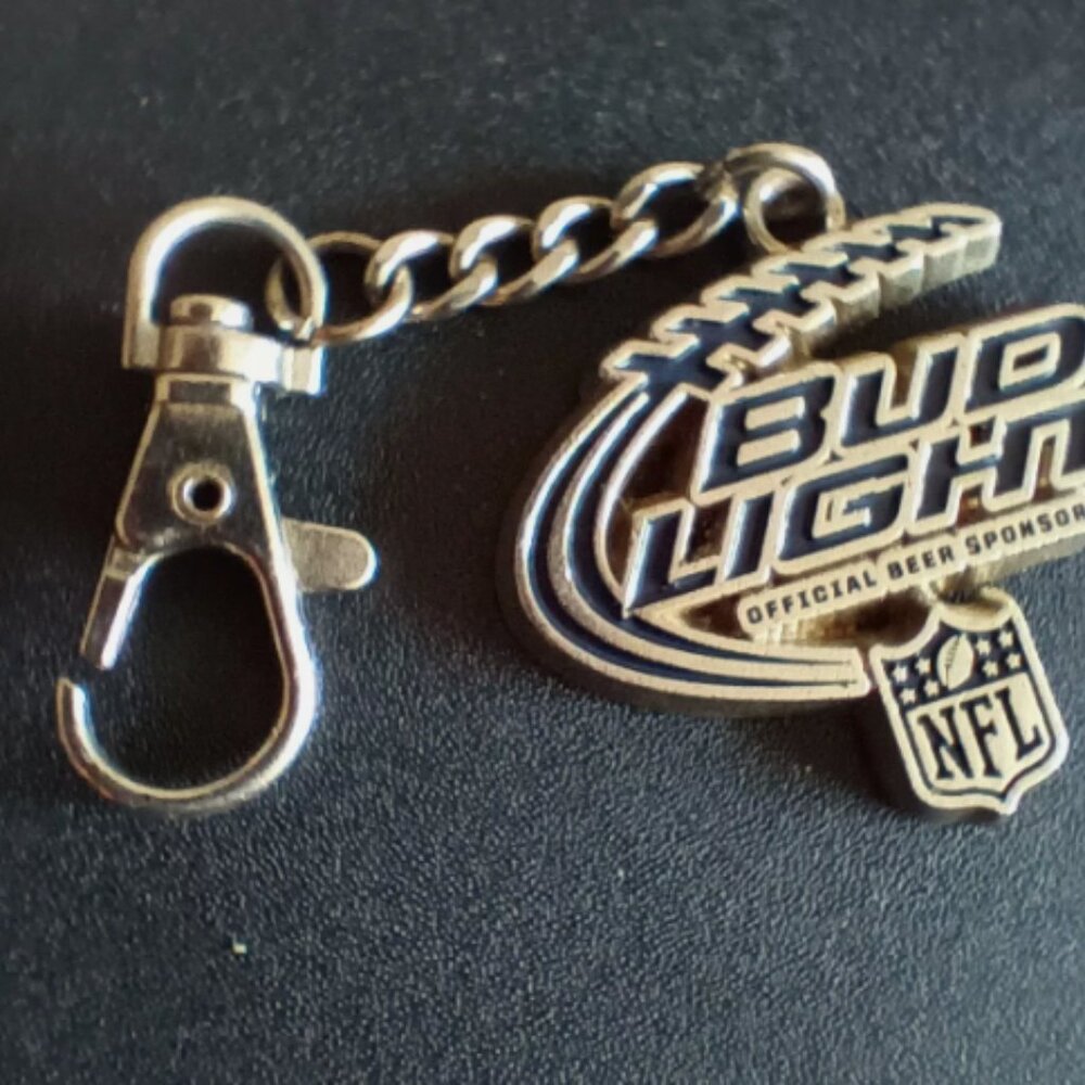 Bud Light Official Beer Sponsor of the NFl Metal‎ Keychain Preowned #5 - Picture 5 of 5